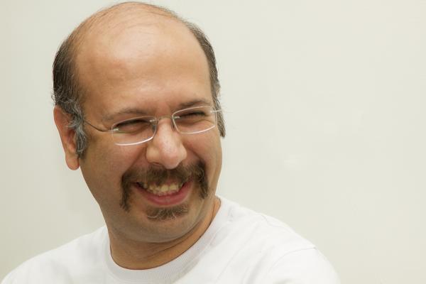 عکس زیرخاکی صداپیشه جناب خان هزار سال پیش در یک برنامه کودک!